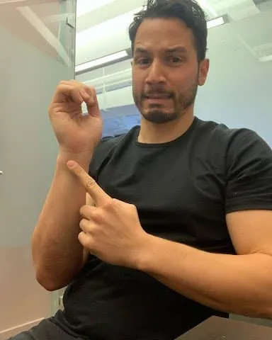 How to Deal with Wrist Pain for Capoeiristas: A Comprehensive Guide