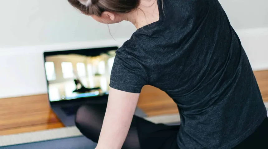 How to Quickly Convert Your Living Room into a Capoeira Workout Space