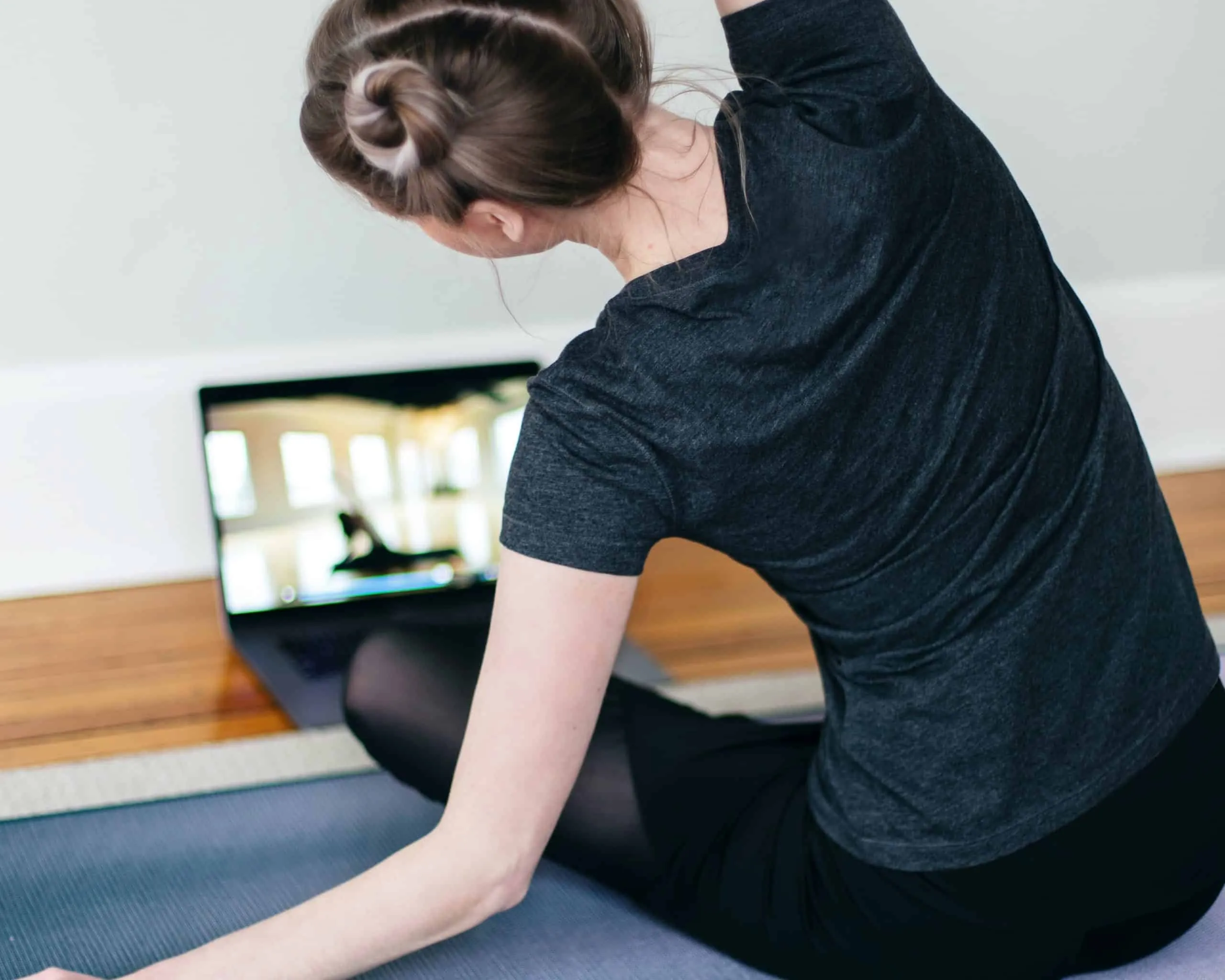 How to Quickly Convert Your Living Room into a Capoeira Workout Space
