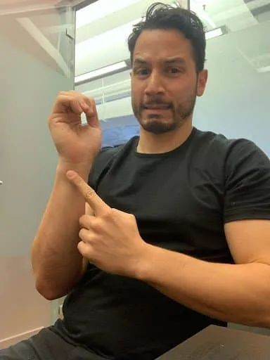 How to Deal with Wrist Pain for Capoeiristas: A Comprehensive Guide