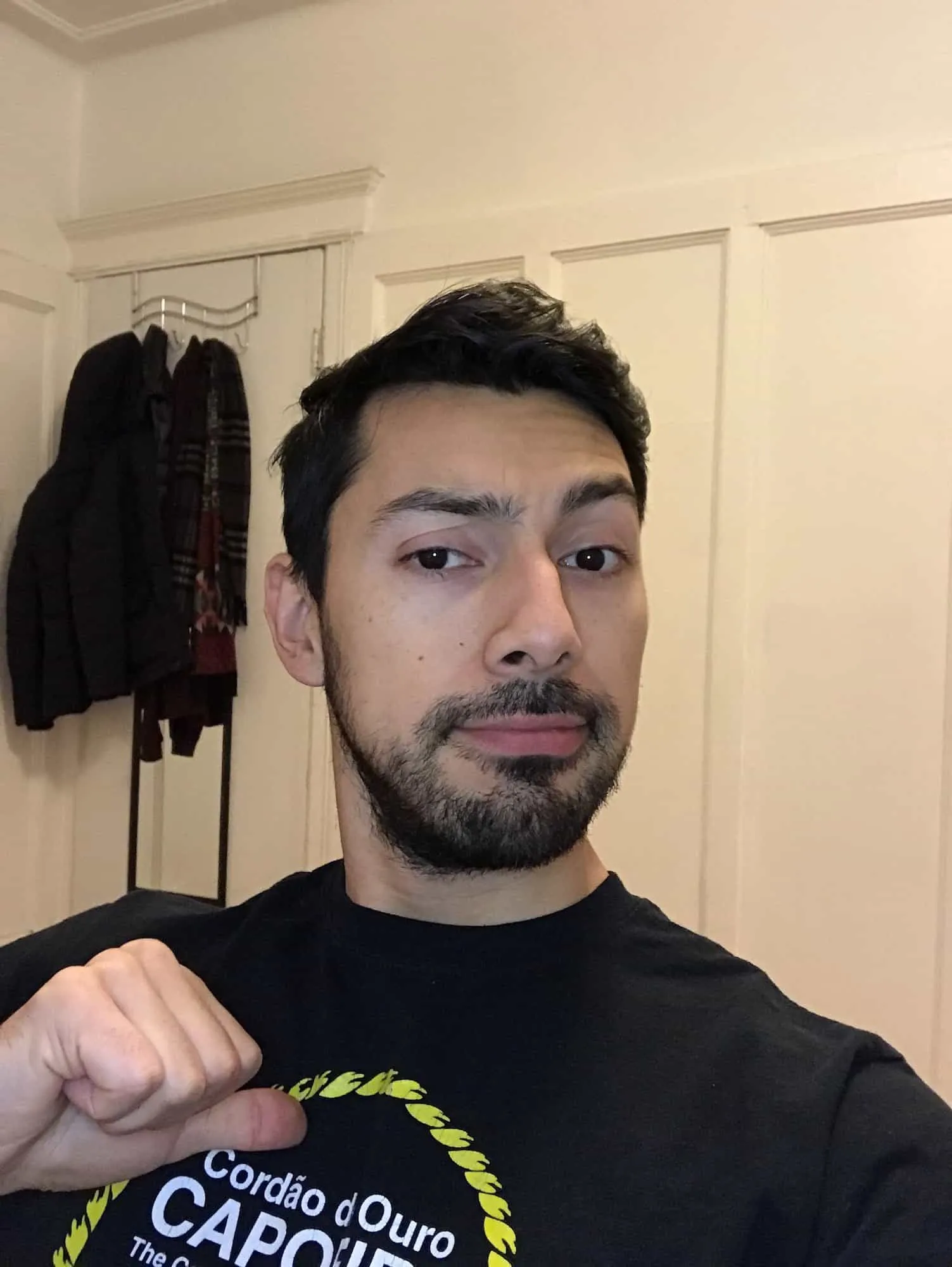 2 Thumbs and 1000+ Page Views: A Capoeira Blog Success Story